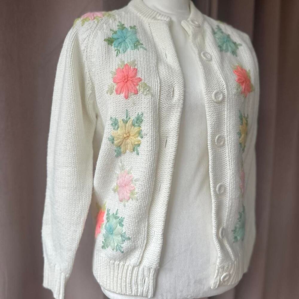 Vintage 1960s rare floral embroidered cardigan size S